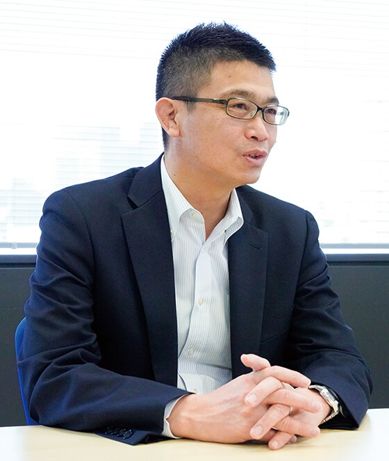 ウェーブロックホールディングス株式会社 経理財務部担当部長 兼 同部 経理課長 牧山 竜一様