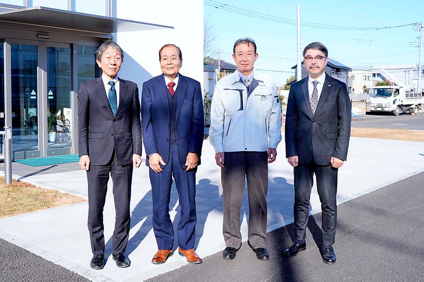 （左から）株式会社巴コーポレーション　取締役　専務執行役員　三木 康裕 様、令和建設株式会社　代表取締役社長　由良 宣明 様、常務取締役　野口 直樹 様、税理士法人ゼニックス・コンサルティング　税理士　関根 俊輔 様